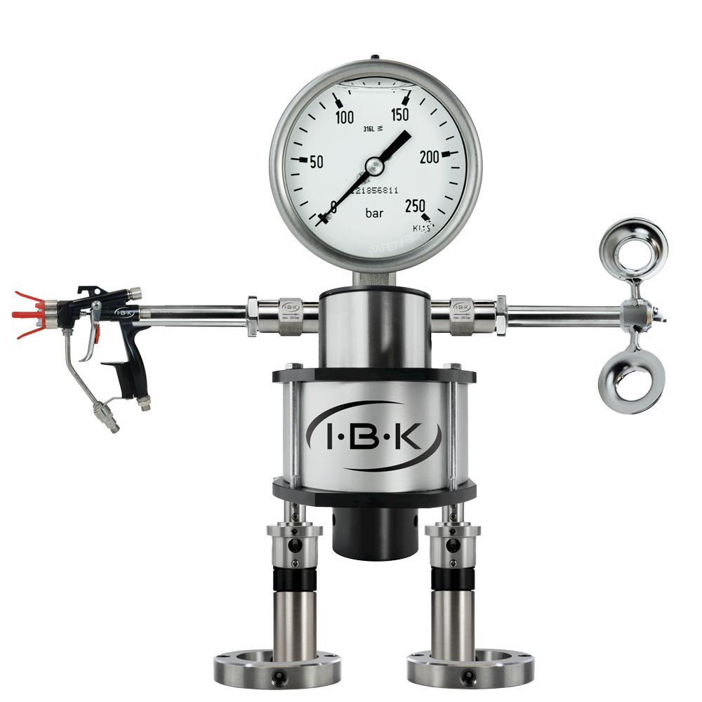 IBK Rob – Zeigt einen Roboter zusammengestellt aus vielen IBK Produkten IBK Rob – Zeigt einen Roboter zusammengestellt aus vielen IBK Produkten